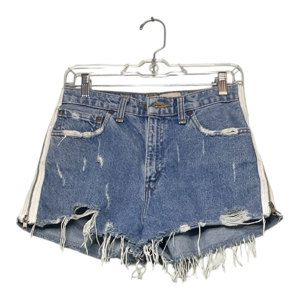 Women’s Furst Of A Kind vintage Levi’s shorts with side zippers, size 28